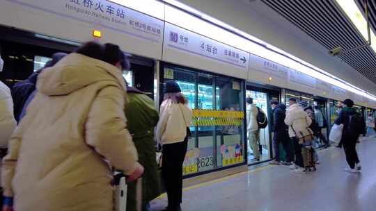 虹桥火车站上海地铁人流视频素材视频素材模板下载