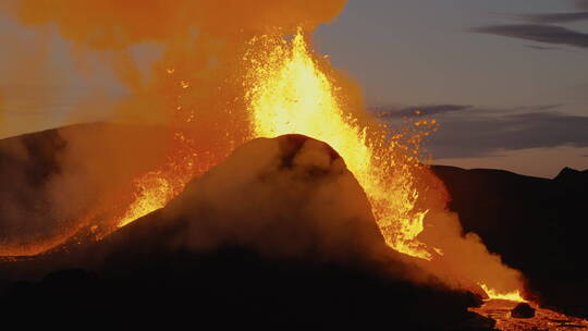 火山喷发熔岩岩浆