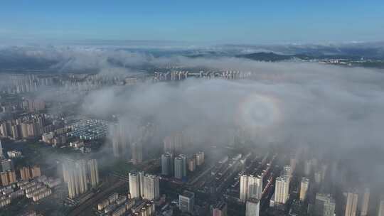 雨后泰安，云雾缭绕