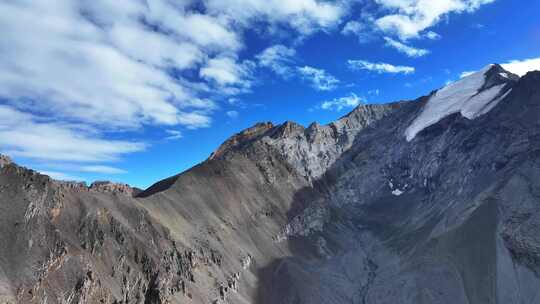 航拍四川岷山山脉主峰雪宝顶雪山风光