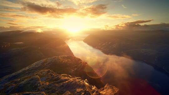 山脉上的日出美景大气航拍