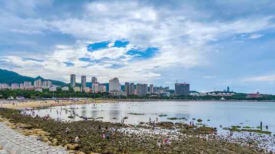 山东烟台海昌渔人码头风景区夏季退潮赶海