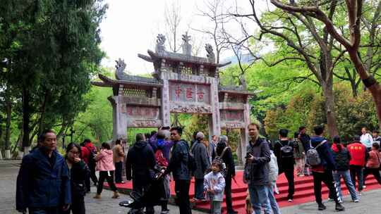 襄阳古隆中景区石牌坊人流延时