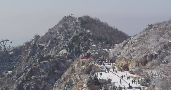 山东泰山风景区雪景下雪