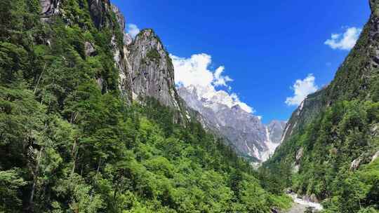 航拍四川甘孜磨西镇燕子沟爱德嘉峰雪山风光