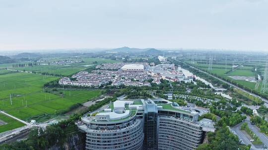 上海世茂精灵之城主题乐园高档别墅区视频素材模板下载