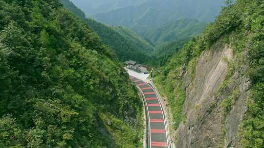 安徽皖南璜尖山顶峡谷公路