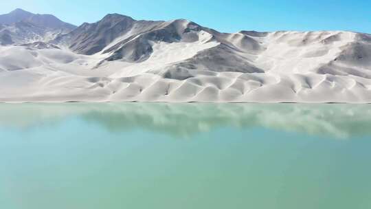 新疆青色湖岸边小山丘航拍