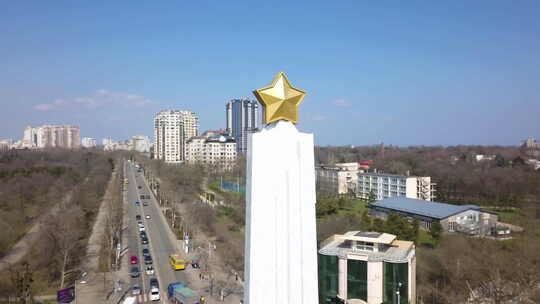 乌克兰敖德萨胜利纪念碑翅膀顶部的星星鸟瞰