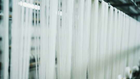 纺织工厂丝线生产画面