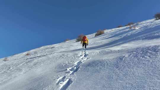 实拍登雪山画面