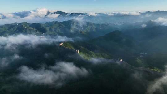 中国万里长城云海云雾缭绕气势磅礴