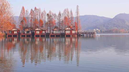 杭州湘湖湖边的木屋