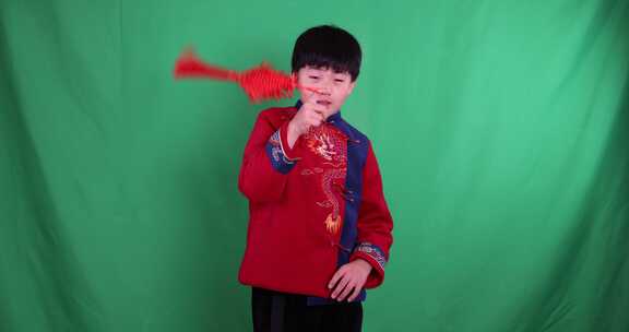 中国小男孩恭贺新年拜年8K实拍绿幕抠像