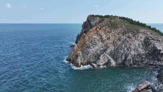 航拍威海市环翠区北环海路猫头山秋季风景