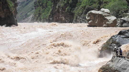 云南虎跳峡汹涌江河湖海高清视频