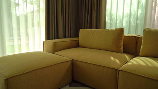 客厅里舒适的沙发家具