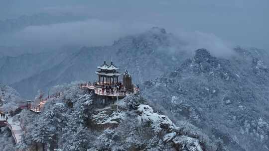 3倍返航老君山主峰雪云海