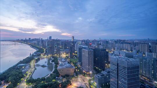 杭州滨江城区上空行走的云延时航拍