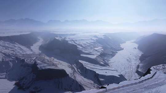 航拍新疆冬季安集海大峡谷雪山山脉