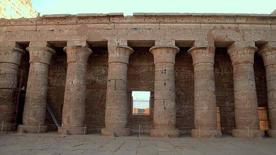 哈布城神庙的石柱长廊