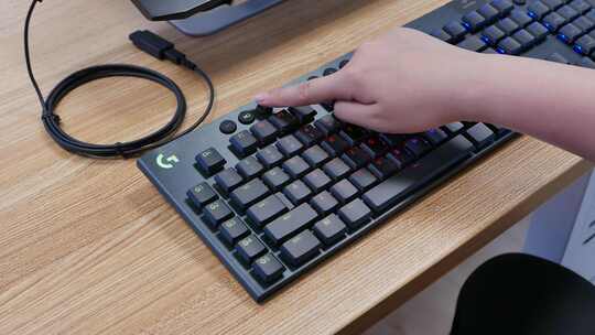 电竞机械键盘 罗技G913无线RGB机械游戏键盘