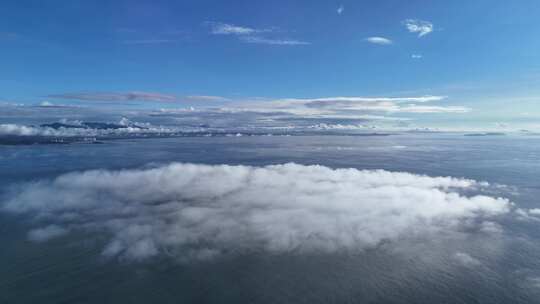 人间仙境海上大海海岛云雾缭绕航拍