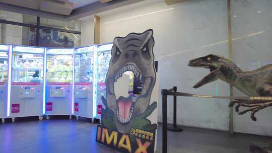 电影院的恐龙模型视频素材模板下载