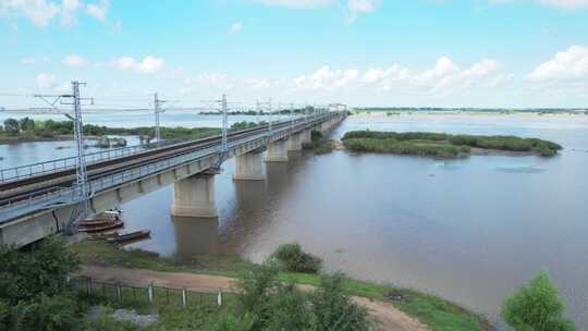 嫩江江景与跨江铁路桥视频素材模板下载