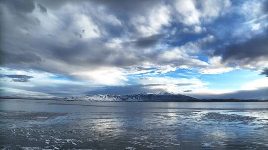 西藏玛旁雍错冬季冰湖航拍