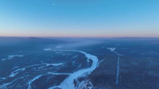 东北林海雪原黎明冰河冻雾