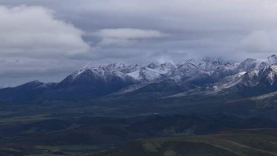 雪山自然风光全景