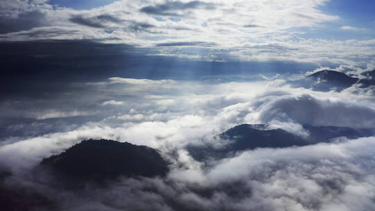 云雾缭绕的腾冲火山群视频素材模板下载