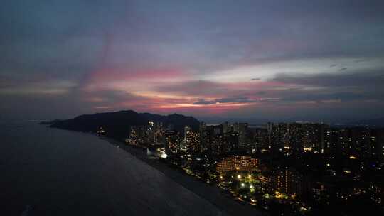 夜幕降临的海湾度假区航拍