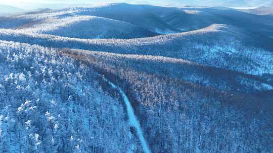 航拍黎明林海雪原层峦雾凇