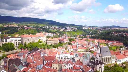 Cesky Krumlov，南波西米亚地区小城市的鸟瞰图