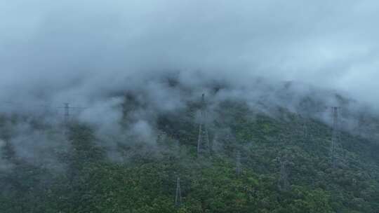 森林电塔云雾森林云海电塔航拍森林雨天森林