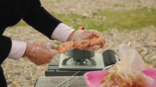 户外炭烤烧烤鸡翅 肉类