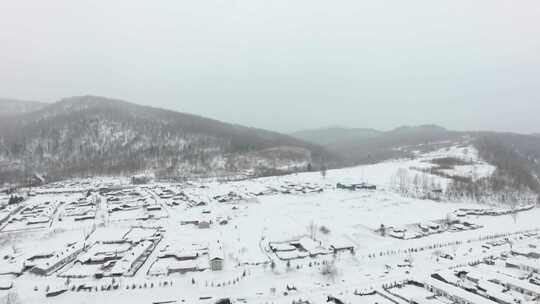 4K航拍东北黑龙江威虎冰雪乡村庄灯笼旅游