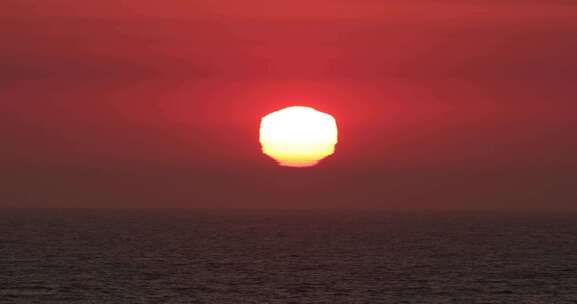 大海海上日落延时唯美夕阳海鸥飞翔