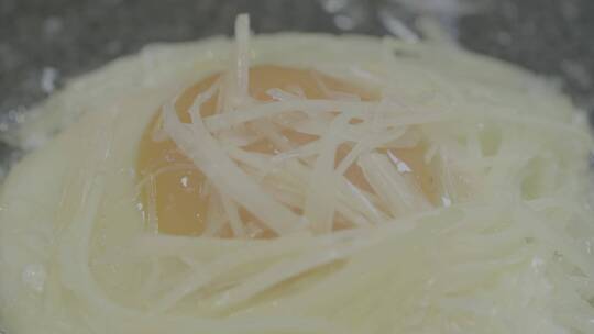 土豆丝煎鸡蛋美食制作全流程LOG