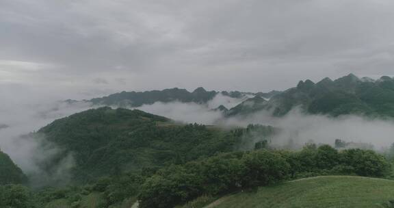 群山风景航拍山间小镇村落