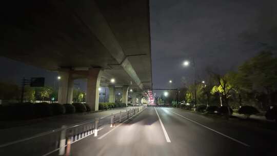 城市夜晚夜景开车第一视角汽车窗外沿途风景