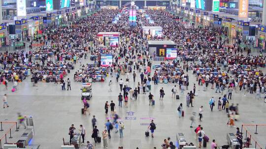 上海虹桥火车站室内人群流动视频素材模板下载