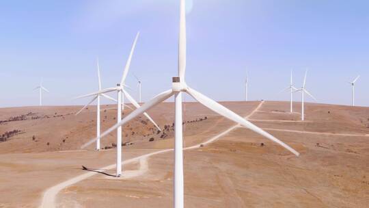 农村地区的风力涡轮机。全球变暖和绿色发电