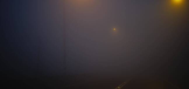 大雾弥漫的街道