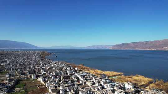 航拍云南旅游大理洱海蓝色湖景