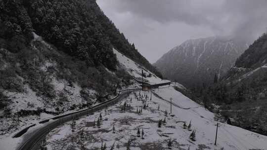 云南独龙江贡山贡独公路航拍雪山垭口风光