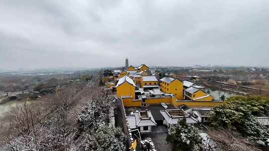 穿越机航拍扬州瘦西湖大明寺观音山雪景空景