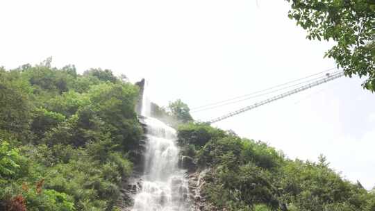 南宝山峡谷瀑布